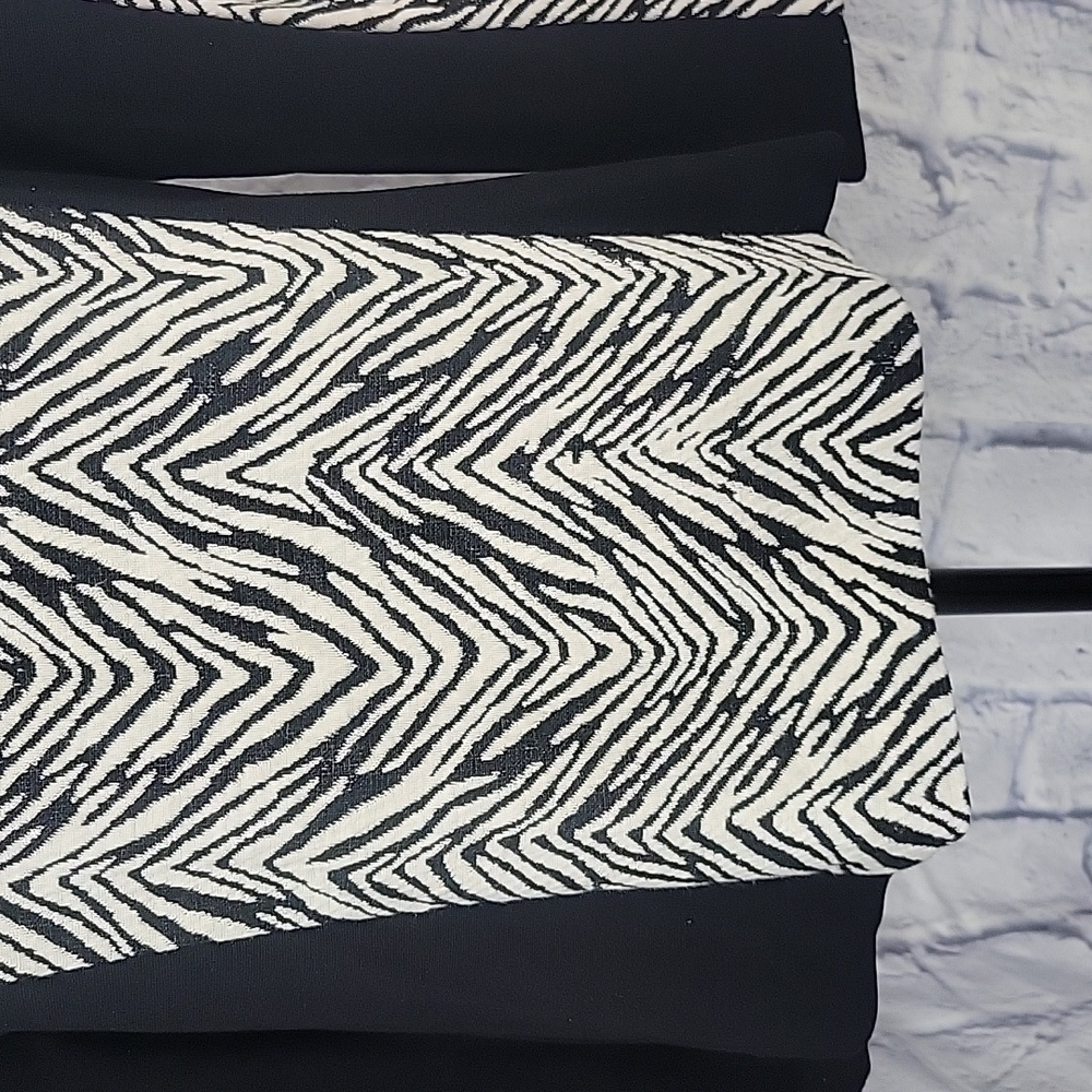 CHICO'S Black and White Zebra Print with Black Accents Open Front Jack… - Picture 6 of 8